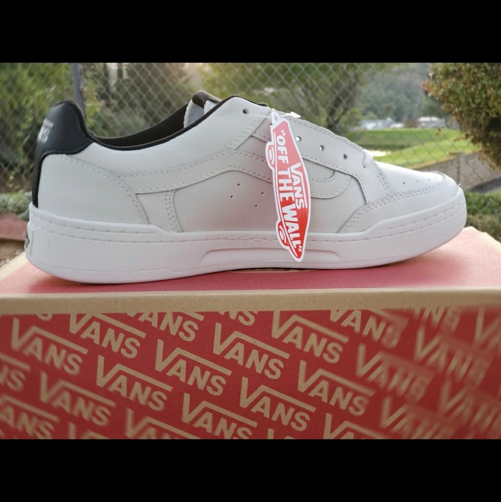 Vans Highlander (sporty) sz 91/2  white
